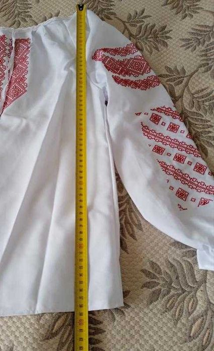 Вишитий костюм для дівчинки