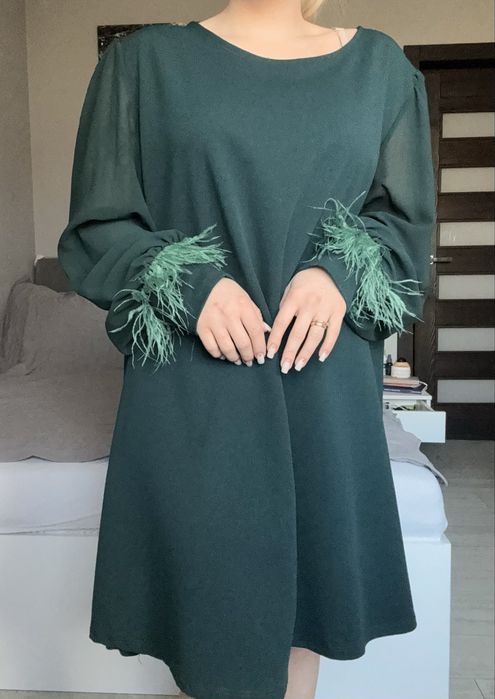 Sukienka luźna elegancka z piórami