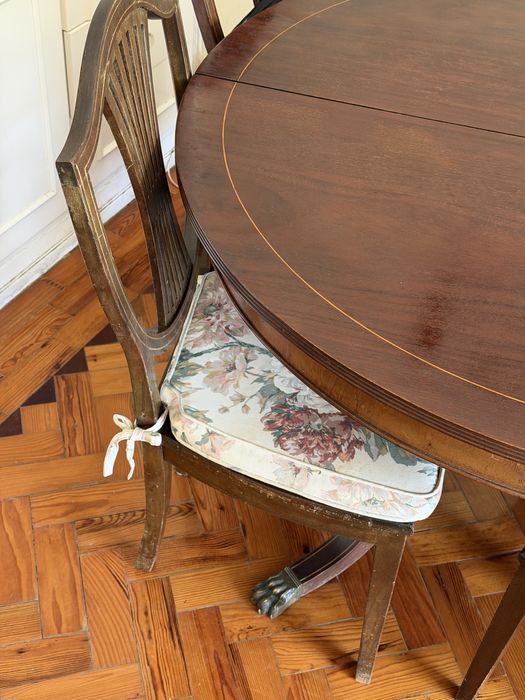 Mesa de jantar redonda extensível em madeira + 6 cadeiras