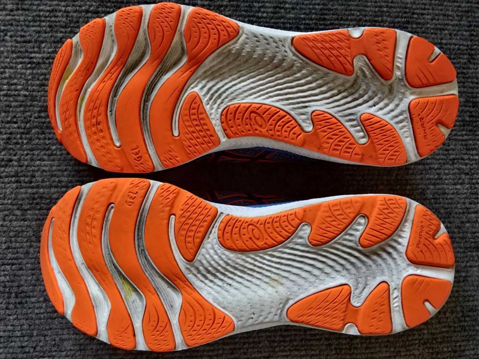 Asics Gel-Cumulus 24 - buty do biegania 44,5