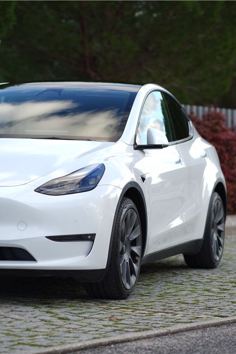 Tesla Model Y longe Range Dual Motor