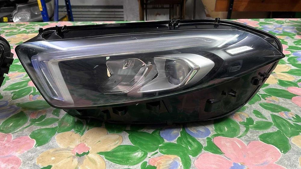 Par de Faróis Mercedes Class A (W177) A 200 d (177.012)