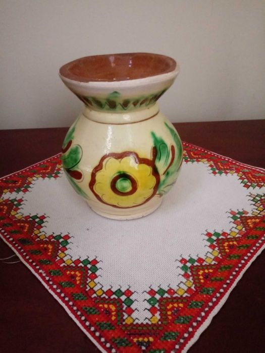 Вазочка гуцульської кераміки