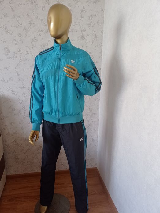 Продаю костюм спортивний жіночий