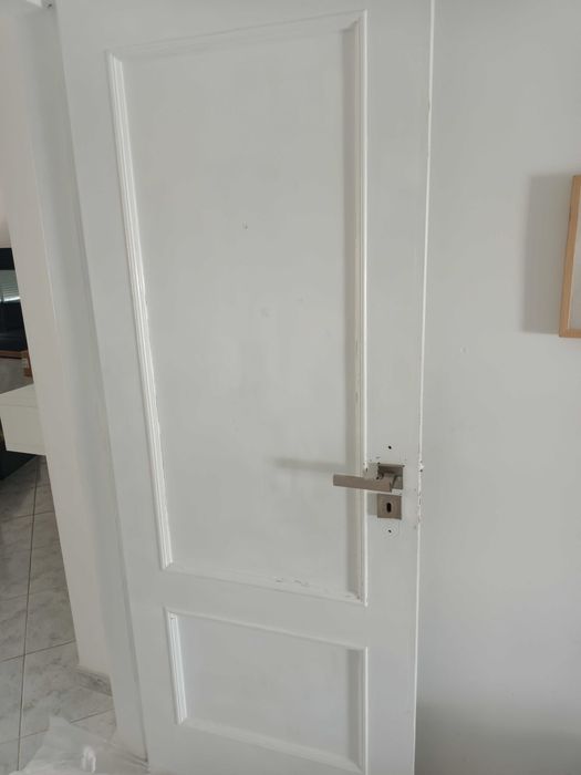 Portas brancas de quarto