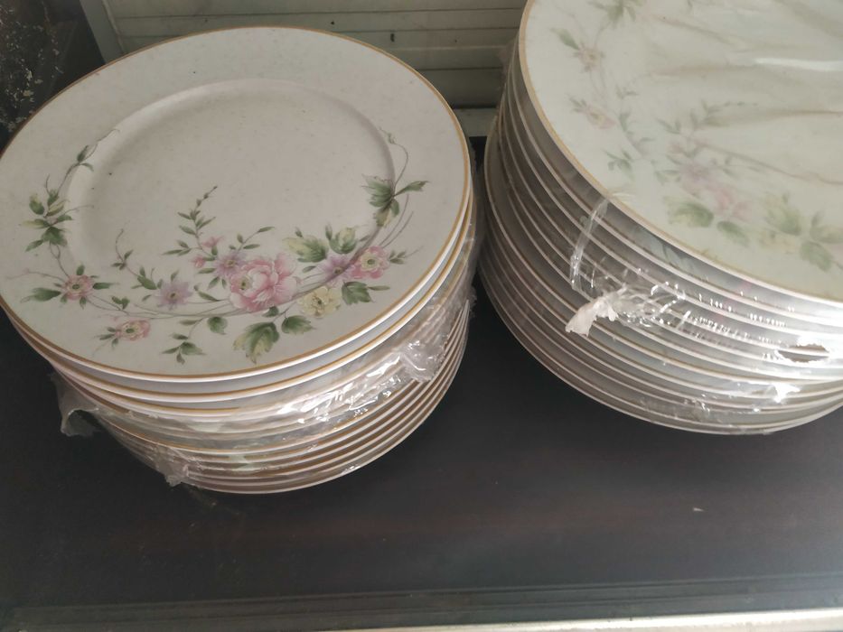 "Batalha" Dinnerware Set64752107655041122