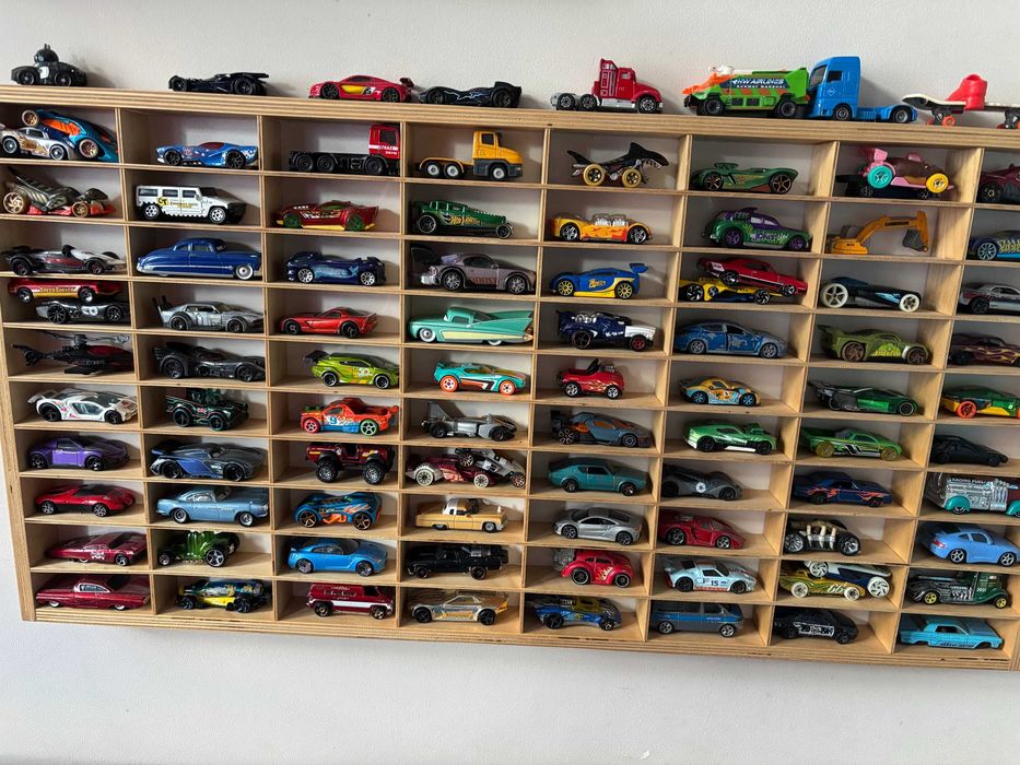 Półka na hot wheels + samochodziki