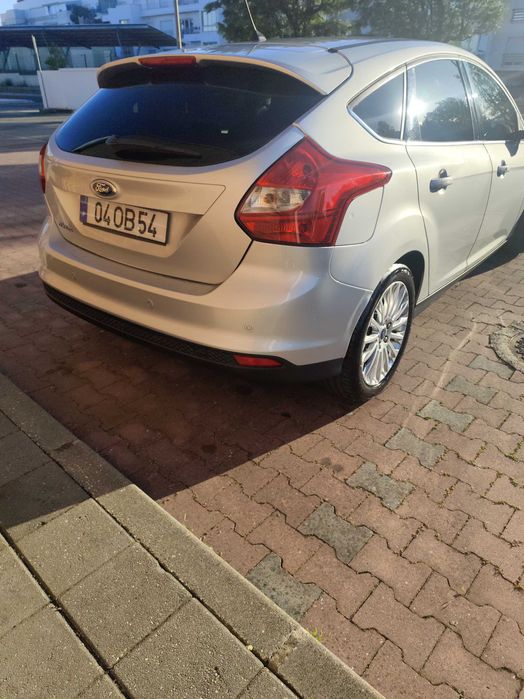 Ford Focus 1.6 TDCi Titanium | Apenas 84.000 km (Livro Ford) | Estaciona Sozinho (Park Assist)