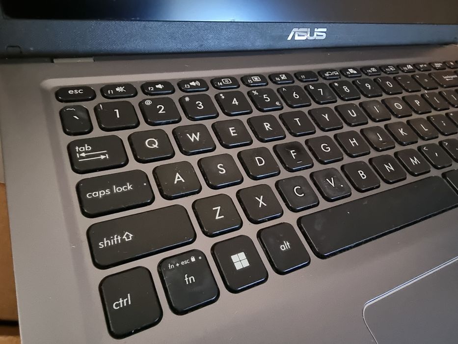 Notebook ASUS x515ea bq1445w używany stan bardzo dobry