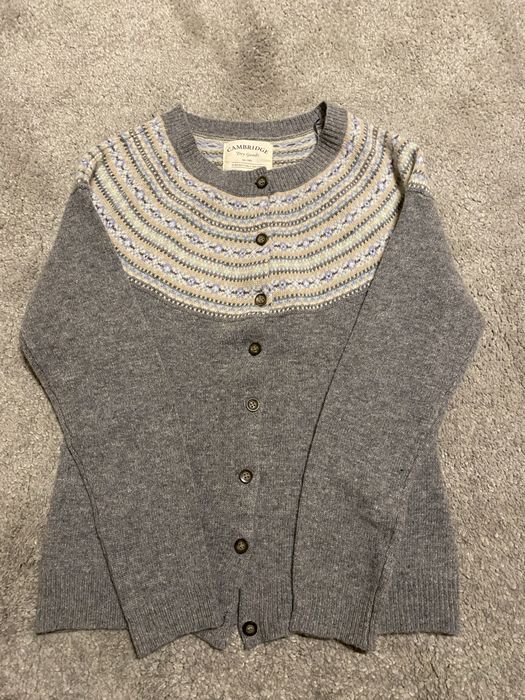 Nowy wełniany sweter