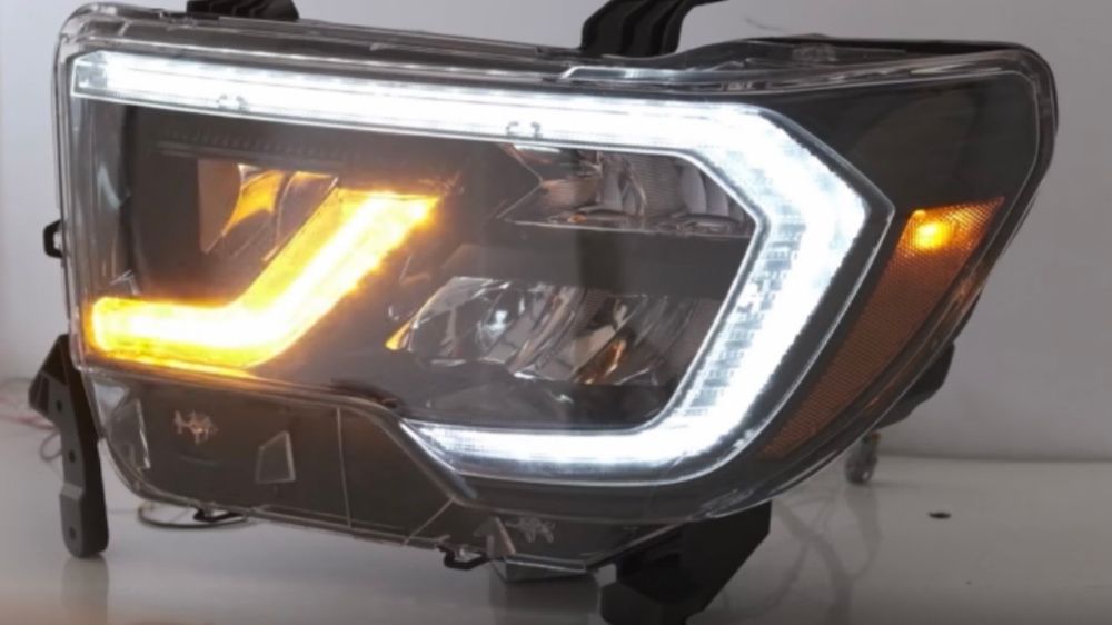 Акция!!!Toyota (08-17); Sequoia (08-22): Головная оптиика фары фонари