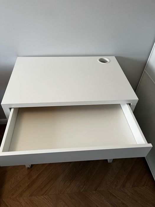 Białe biurko MICKE Ikea