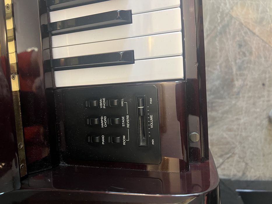 Piano vertical fabricado japao märchen com sistema silent da kawai