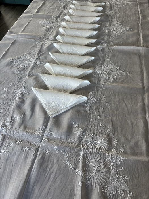 Toalha de mesa organdy e linho com bordado manual da ilha da madeira 257x163 e 12 guardanapos linho