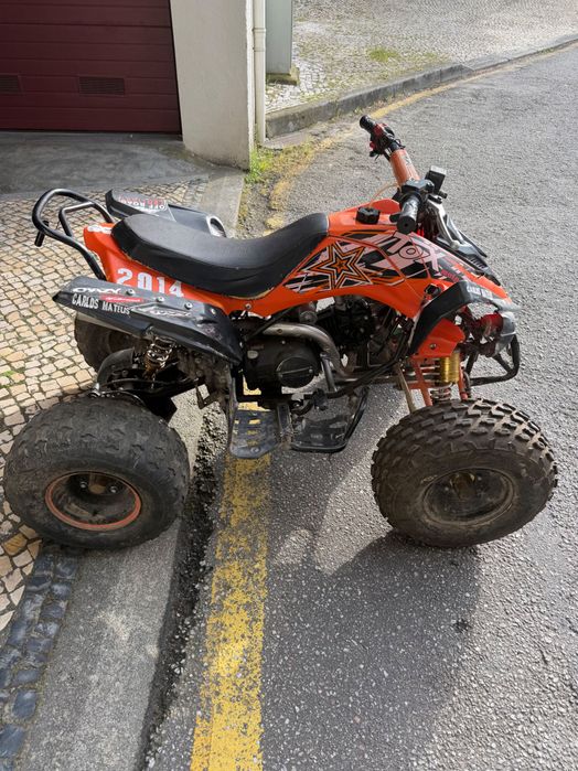 Moto 4 criança  com mudanças e marcha a traz