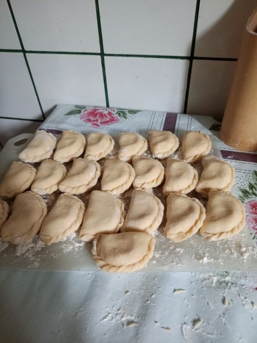 Черкасси! Смачні домашні пельмені,вареники з картоплею.під замовлення. готую з любовью)Пельмені ручна робота 220.класичні 200.Вареники з картоплею 150
