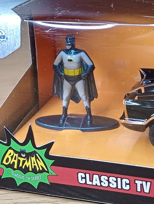 Jada 1:32 Batmobile Classic TV Series długość 13 cm + figurka