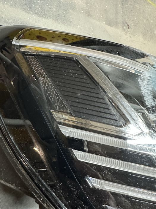 Дефектні європейські фари Audi e-tron пара