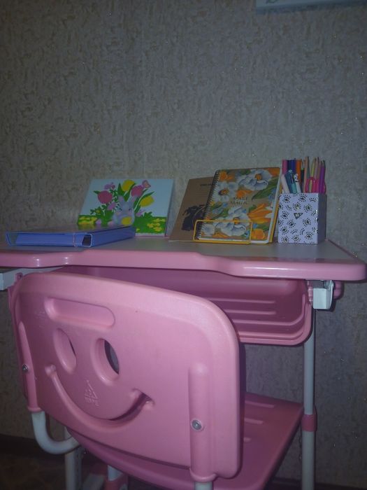 Парта та стілець