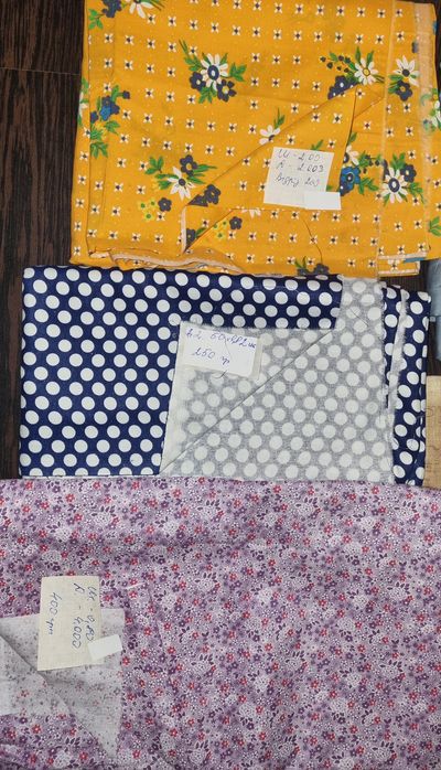 Відрізи тканини старих часів ,є різні