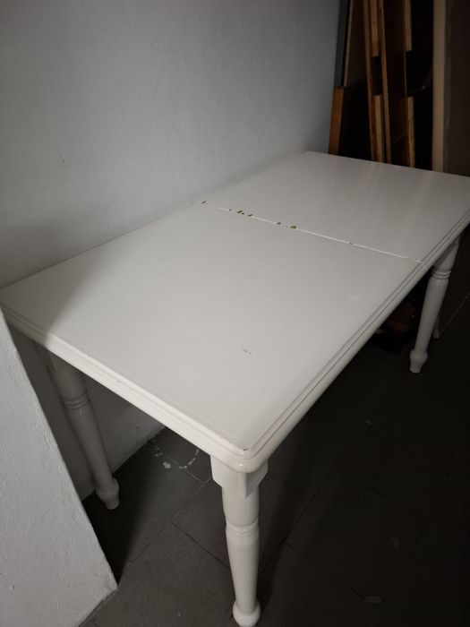 Mesa e cadeiras de cozinha