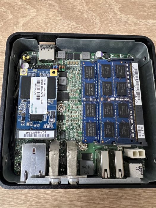 Компактний ПК Intel NUC DC3217IYE