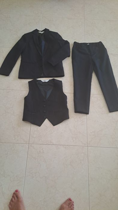 Fato preto de menino 8 anos