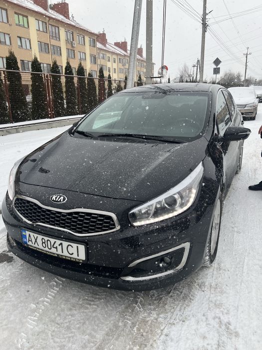 Авто офіціал Kia Ceed з салону