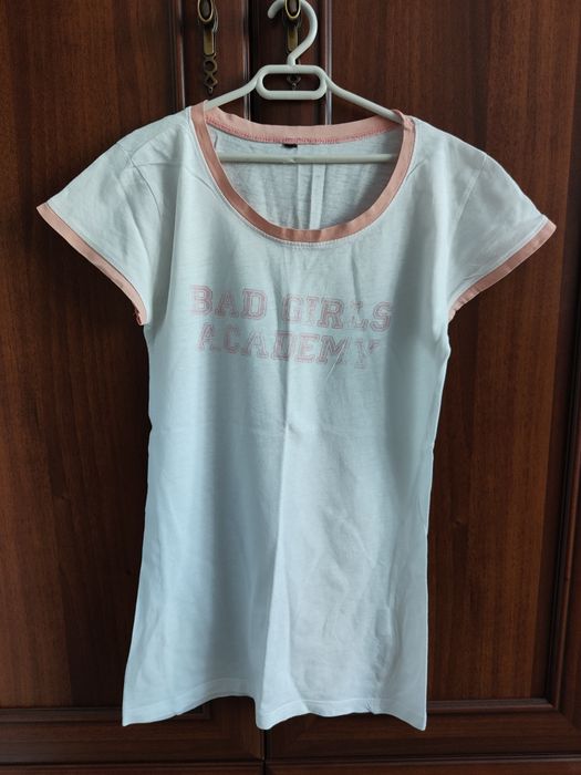 Biały T-shirt z nadrukiem r. XS