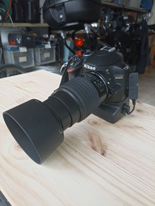Nikon D3200 praticamente nova.