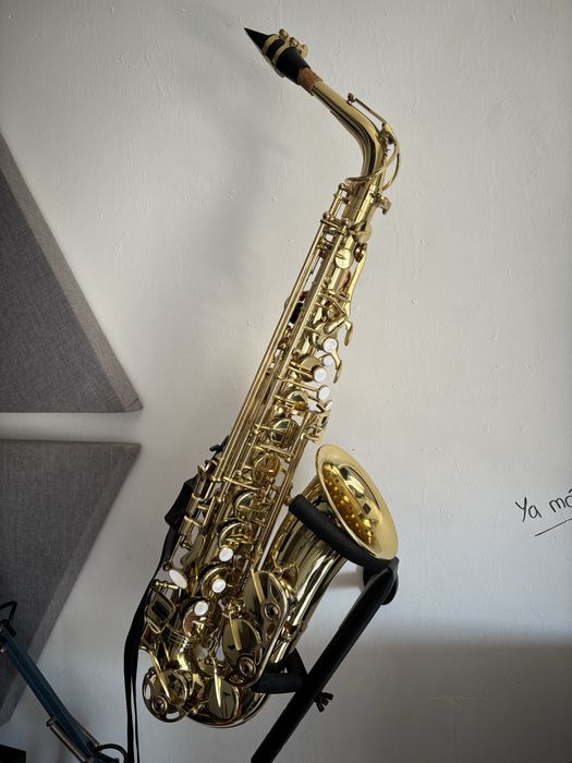 Startone SAS-75 Alto Sax + Suporte Hercules + Kit Limpeza + Neck Strap
