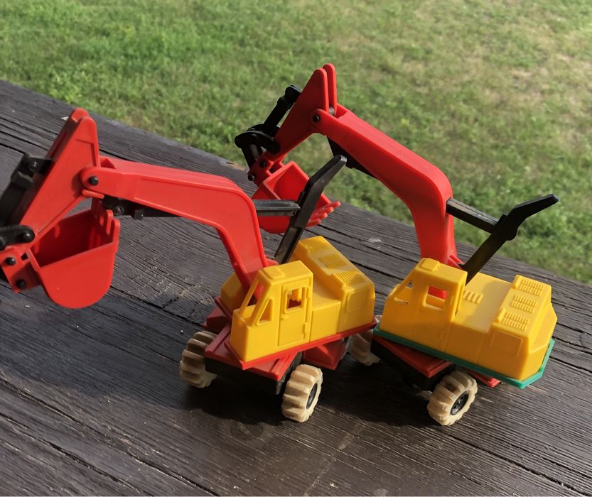 Продам вінтажний іграшковий екскаватор Салют