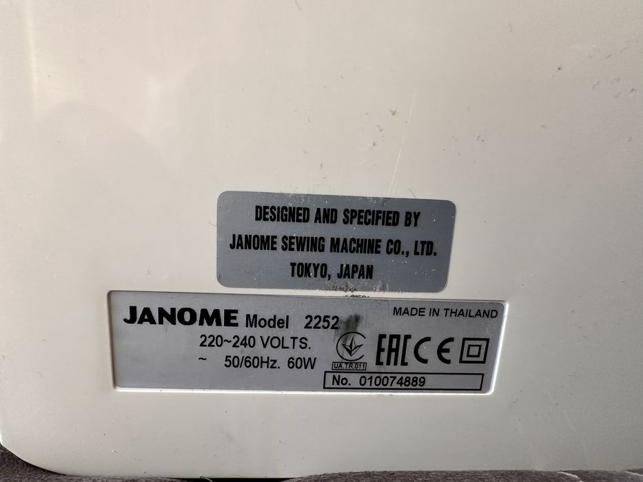 Продам швейшу машинку Janome 2252