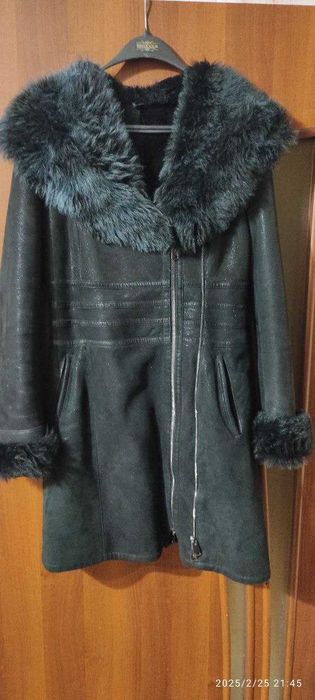 Элегантная женская дубленка из натуральной овчины с меховой отделкой