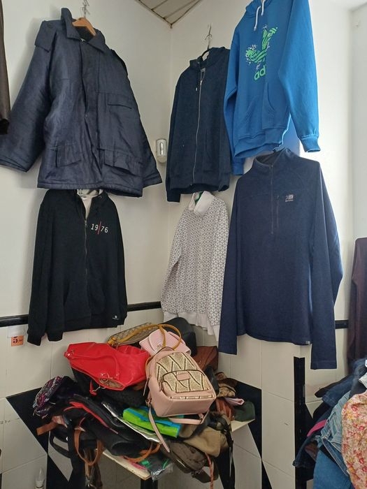 Roupa sapatos louça 2 mão