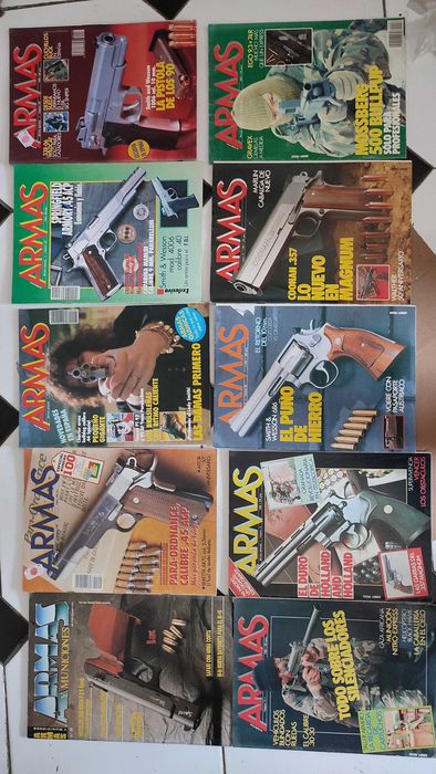 Lote 38 Revistas sobre Armas e Munições