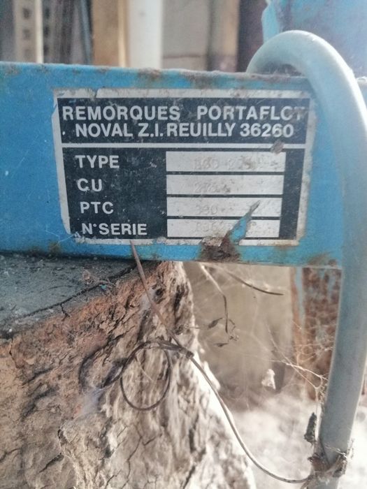 Vendo atrelado, muito fácil de manobrar