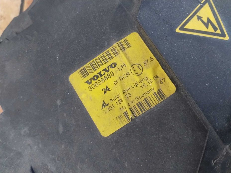 lampa przód przednia prawa lewa XENON Volvo V50 30698889