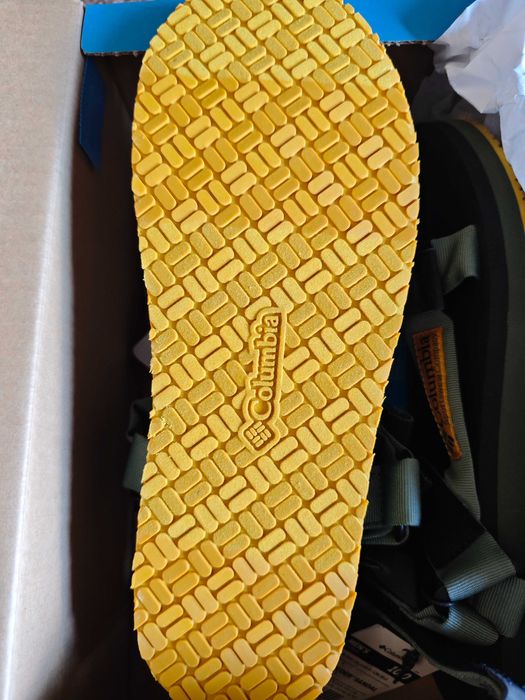 Продам сандалі Columbia