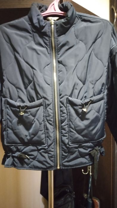 Куртка демісезонна жіноча.