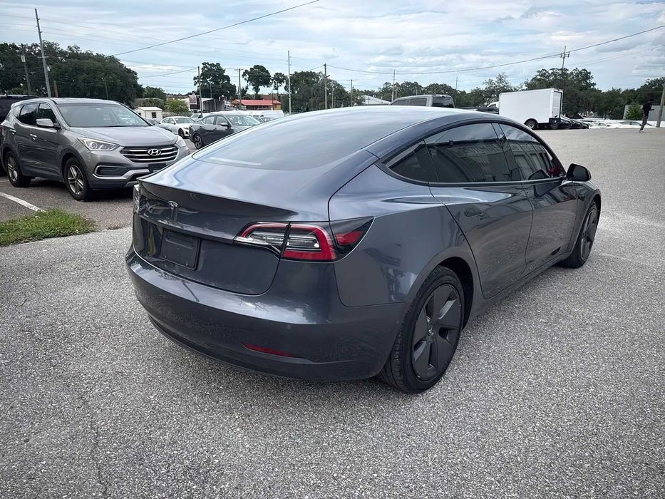 Tesla Model 3      2023