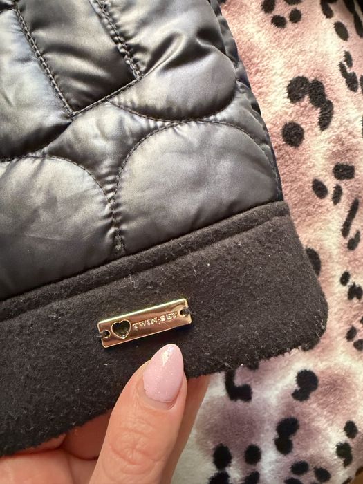 Продам куртку на вксну для дівчинки бренд Twinset