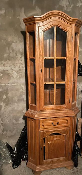 Углова шафа з дерева