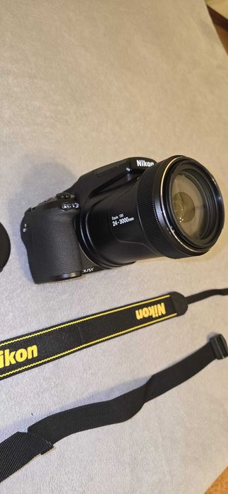 Câmera Nikon Coolpix P1000 + Tripé