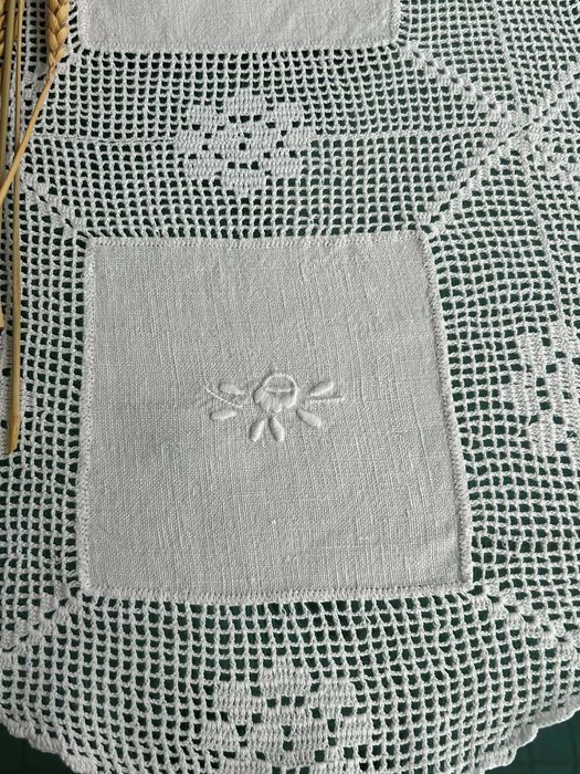 Toalha de Mesa em Linho e Renda Artesanal com 8 Guardanapos