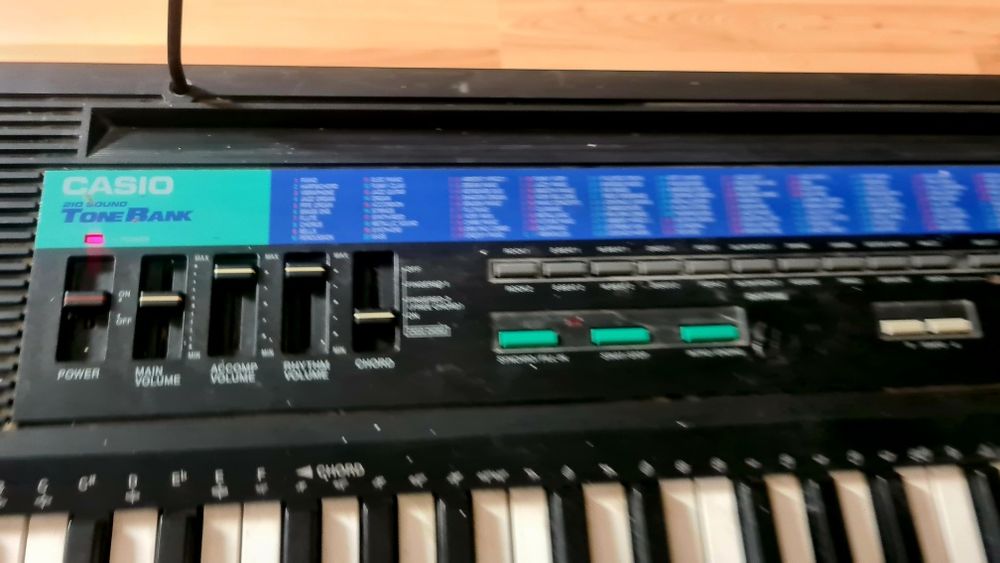 Casio 210 SoundToneBank Electronic Keyboard