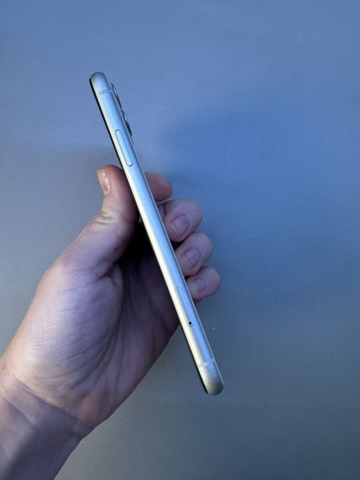 Продам apple iphone 11 64 white
