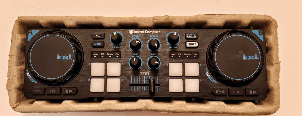 Hercules DJControl Compact Portable DJ Console64586356912131121