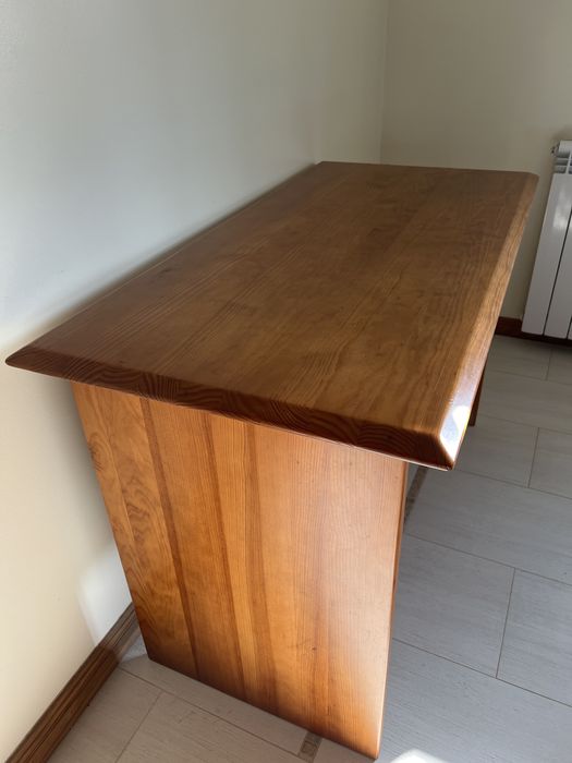 Secretaria e cadeira em madeira