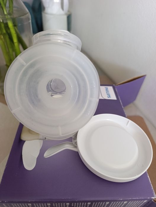 Ручний молоковідсмоктувач з пляшечкою AVENT (SCF430/10)

3